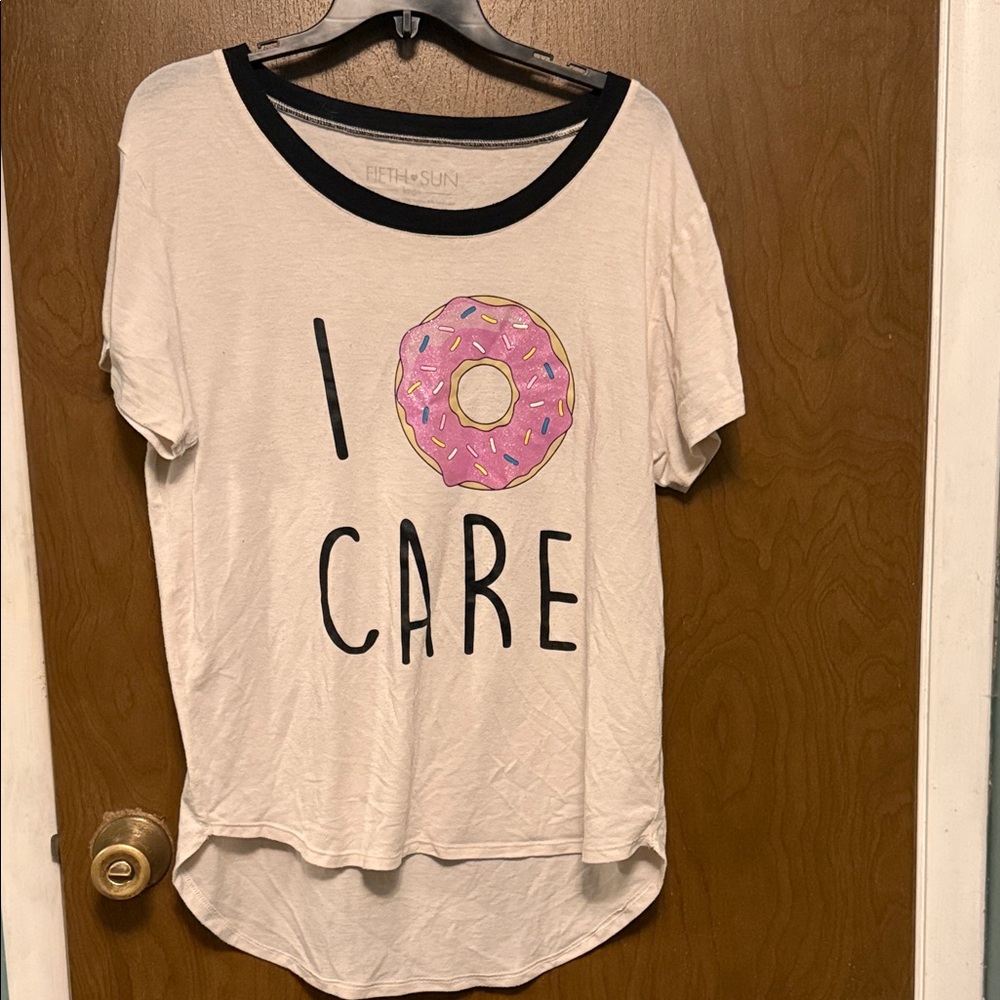 Fifth Sun Cream Tee with Pink Donut Graphic Size L